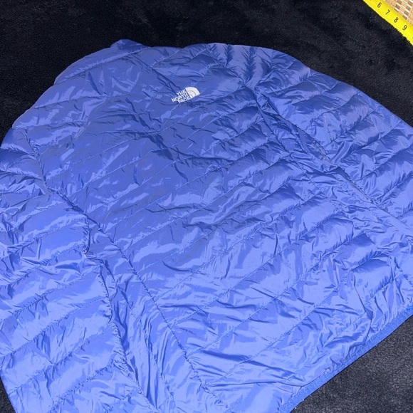 -Vintage North Face Blue Puffer Jacket
-Size Small - Picture 4 of 7